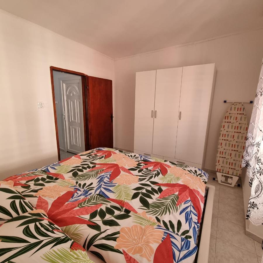 Dora With Sea View And Terrace Apartman